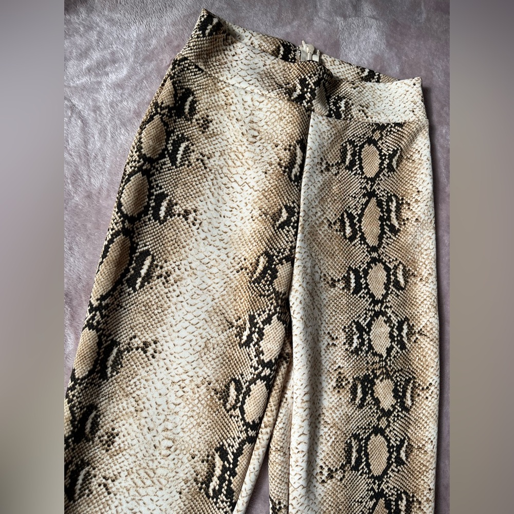 Fashion Nova Snake print leggings